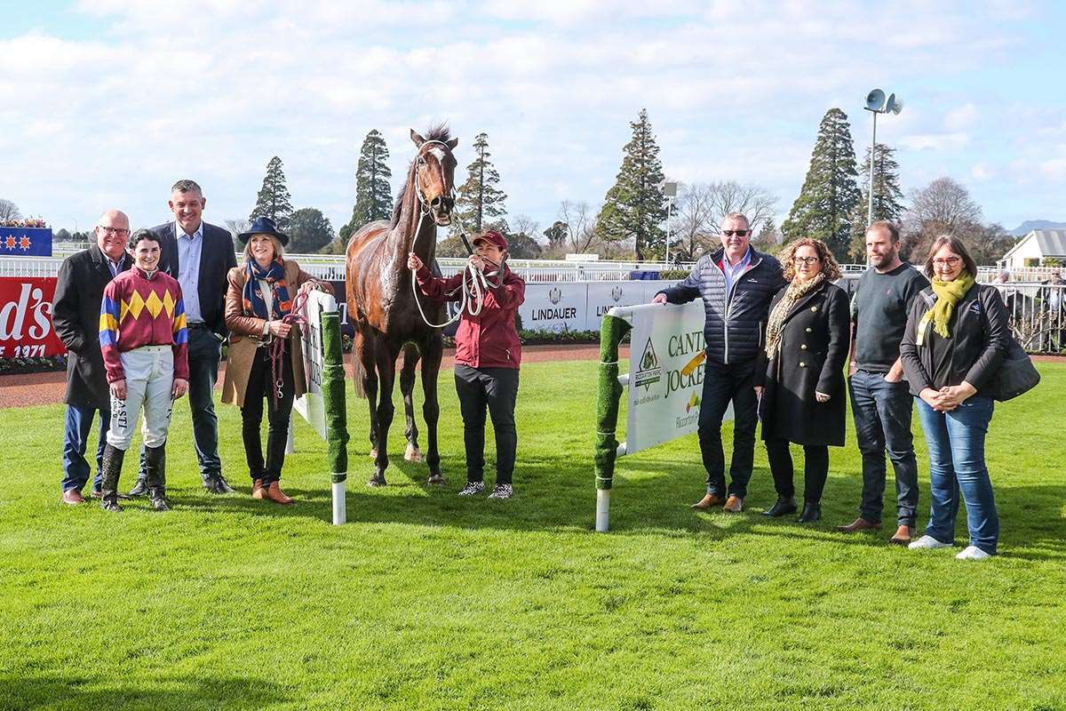 Happy owners - familiar silks - congrats!