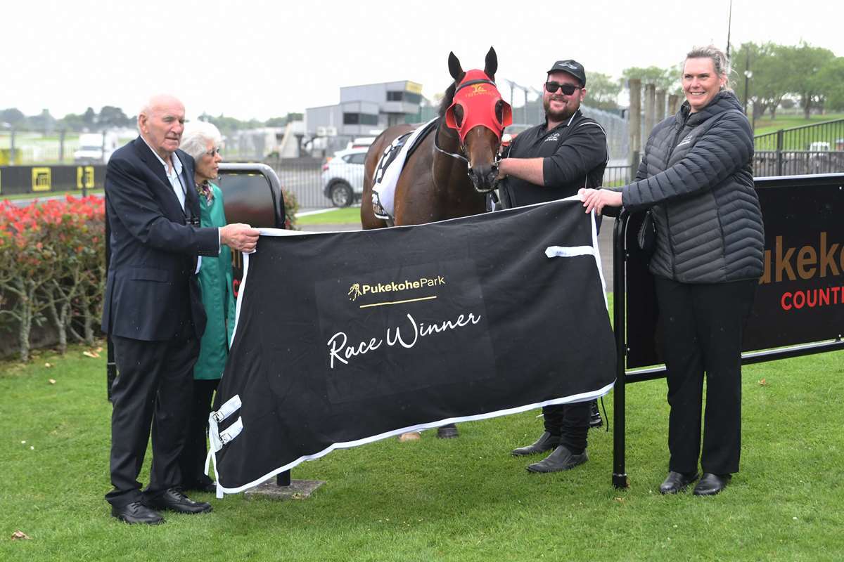 Neil & Jeanette Miller celebrate Win No. 2 on 5th November 2022!